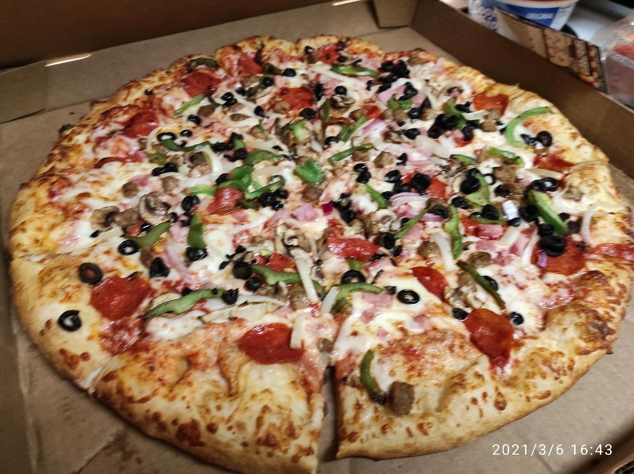 top 5 #pizza places in #srilanka are #pizzahut #dominos #kfc use #coupon code TALKOMI for free delivery 🚚
