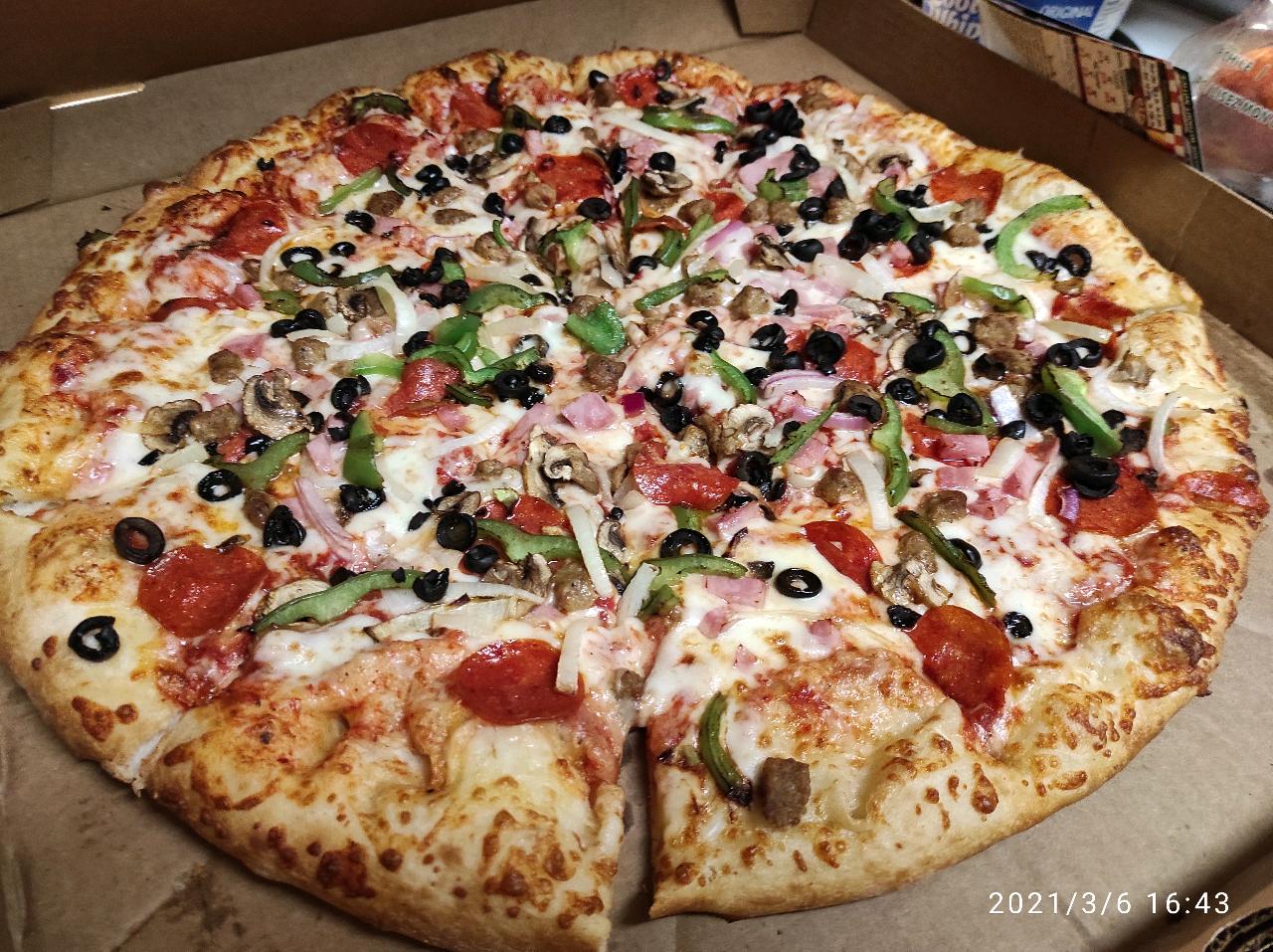 top 5 #pizza places in #srilanka are #pizzahut #dominos #kfc use #coupon code TALKOMI for free delivery 🚚
