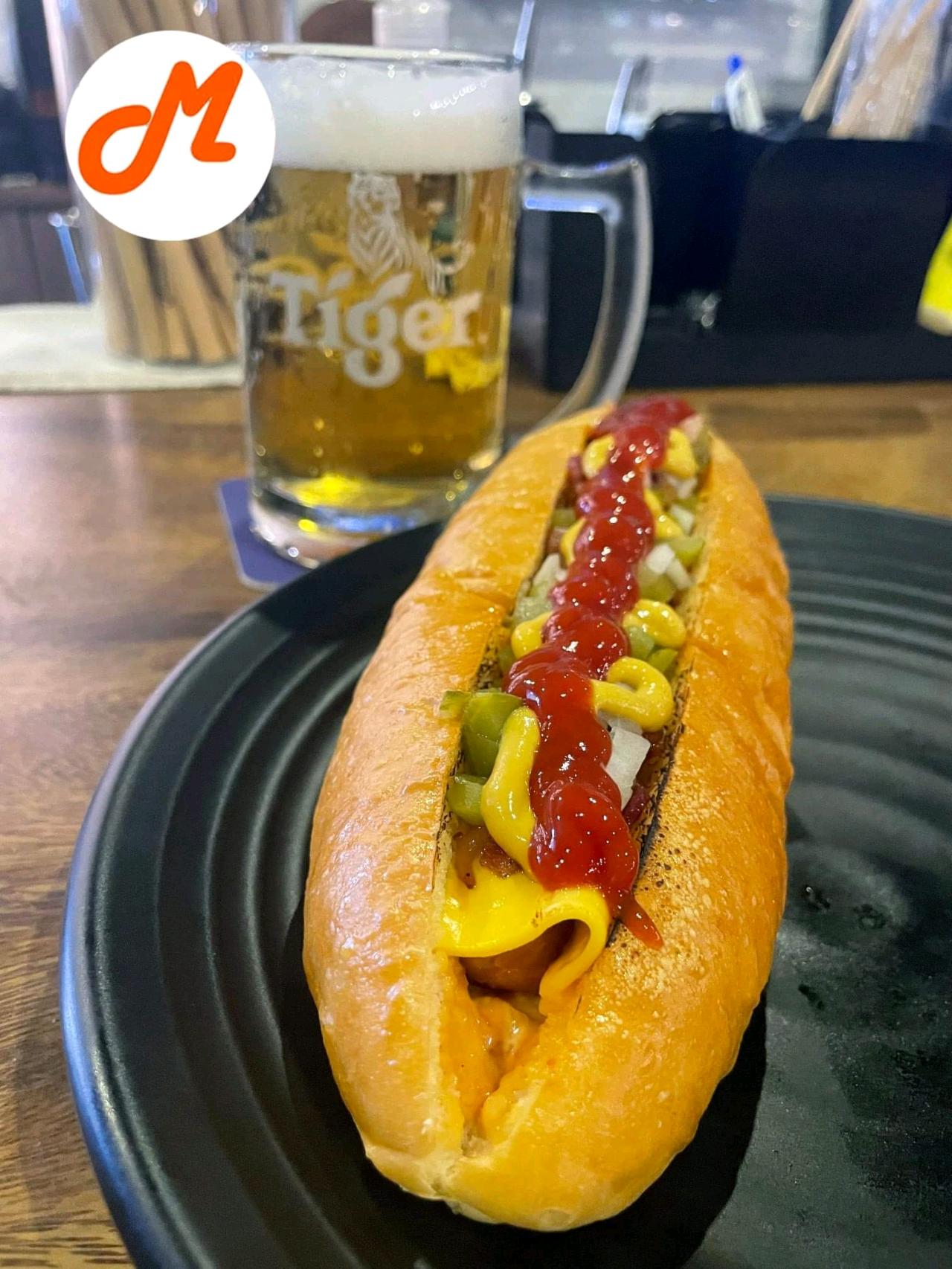 Munch Bistro classic #american #hamburger with full bar menu craft & draft #beers & #cocktails #wine located: Thao Dien, Ho Chi Minh City Q2