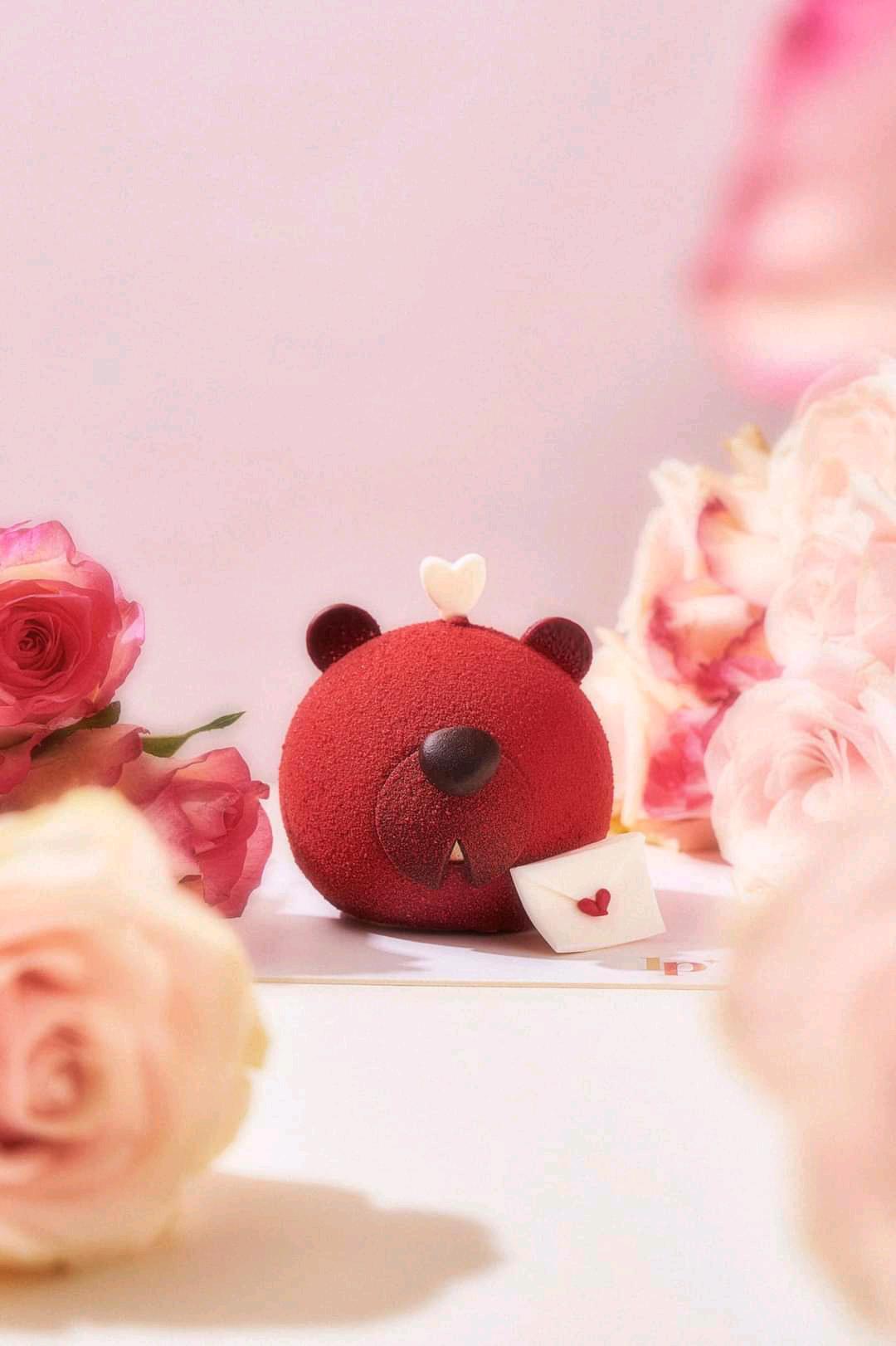LE PETIT - BAKE & CAKE​ 🍰🎂 
Cause our Love Bear is here to help. This cute little red bear holds a complex flavor profile inside. #ValentineDay dessert nearby 