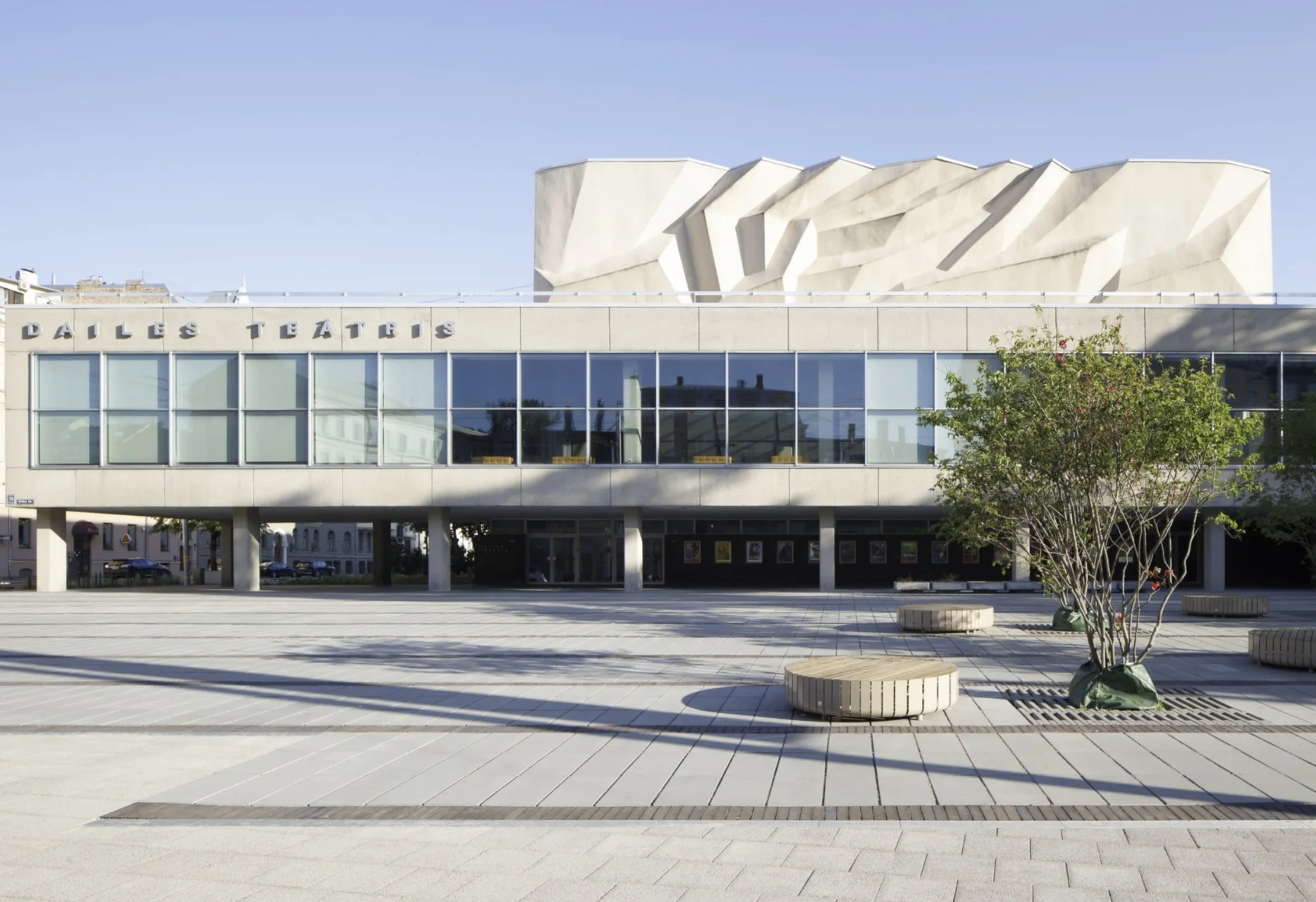 Dailes teatris un laukums