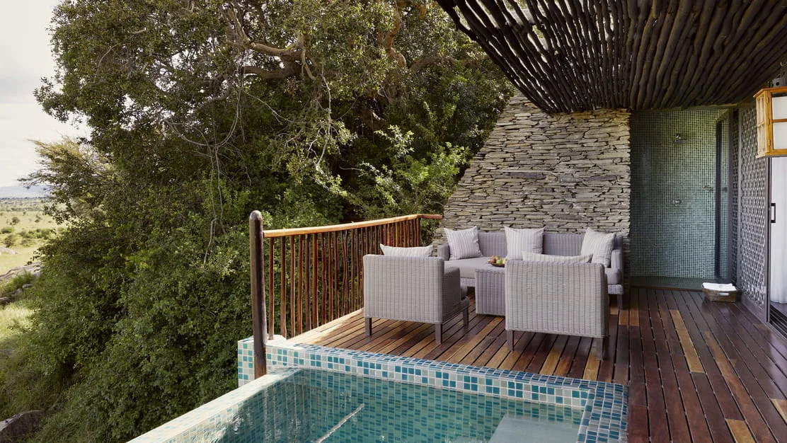 Private wooden deck with an infinity plunge pool and outdoor lounge furniture at Four Seasons Serengeti.