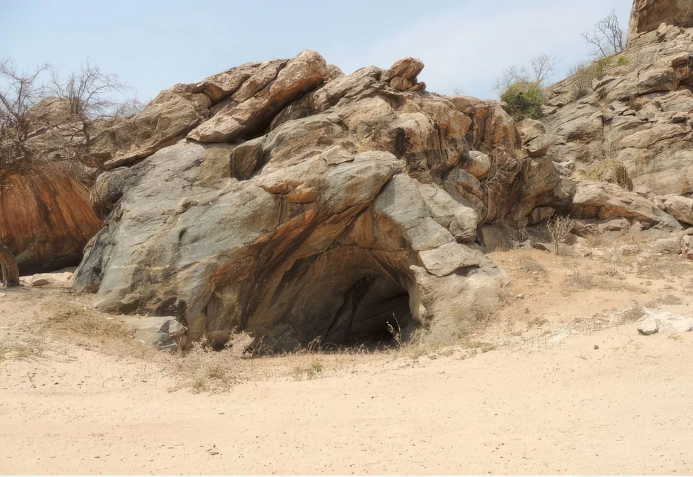 Mumba Rock Shelter – photo 5