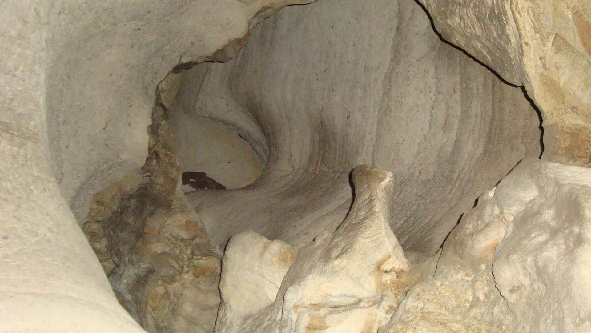 Amboni Caves – photo 9