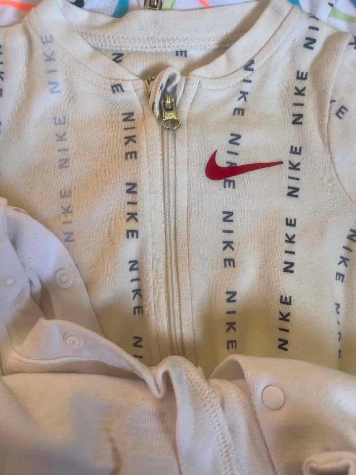 Lot de 3 grenouillères Nike et 1 Jordan pour bébé photo 2