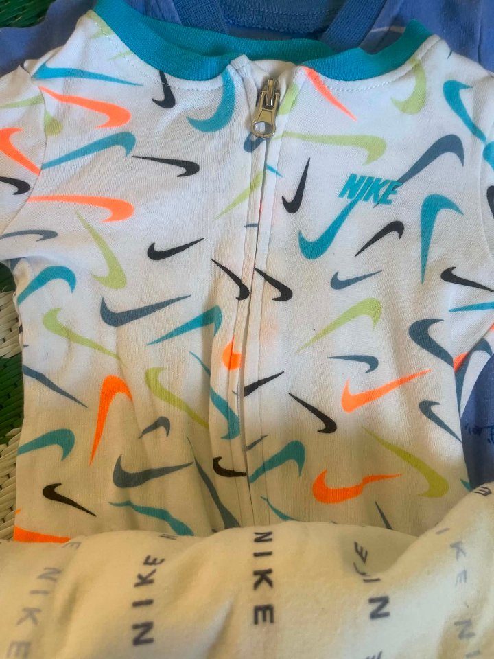 Lot de 3 grenouillères Nike et 1 Jordan pour bébé photo 4
