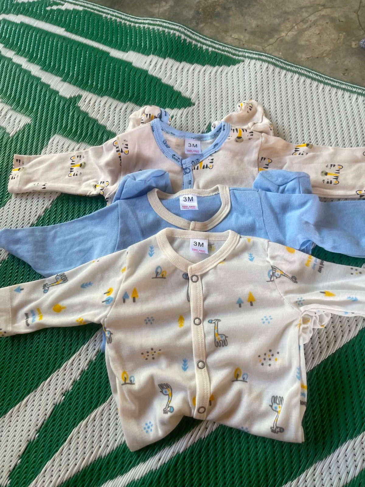 Lot de combinaison pour bébé  photo 1