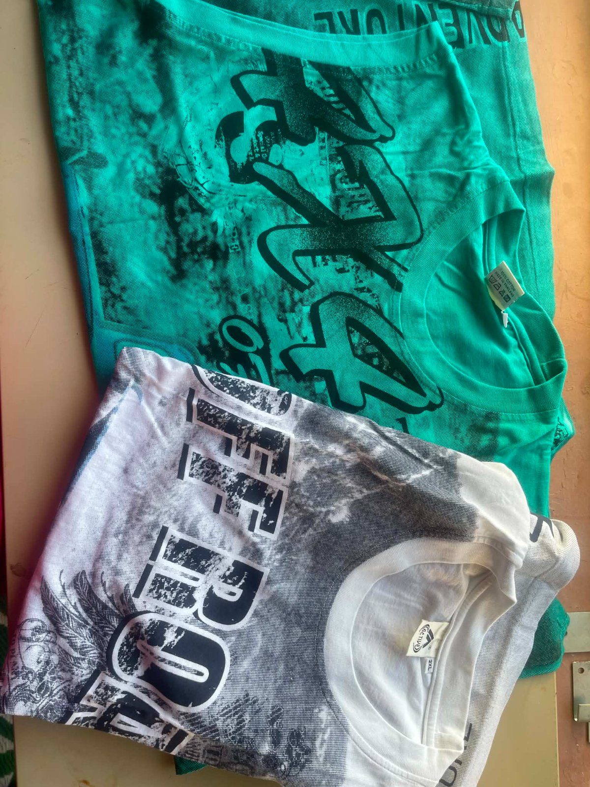 T-shirt graphique vert émeraude(Débardeur) photo 1