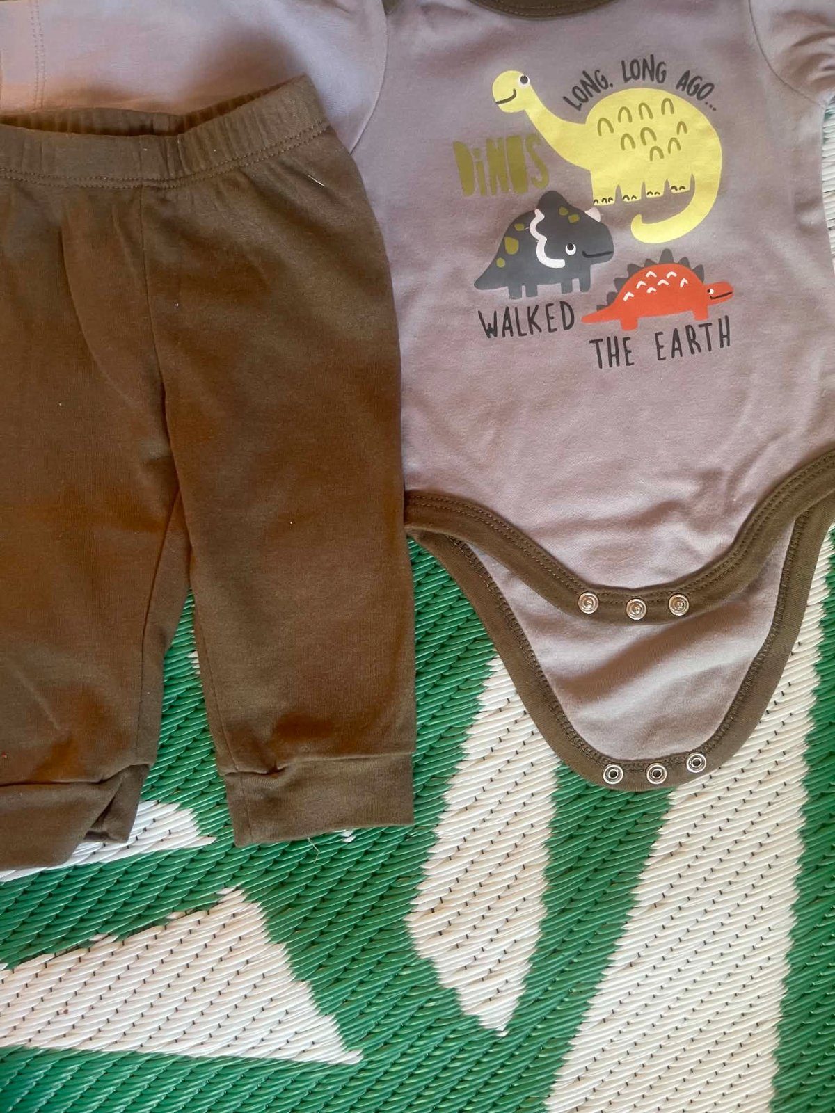 Ensemble body et pantalon dinosaures pour bébé photo 1