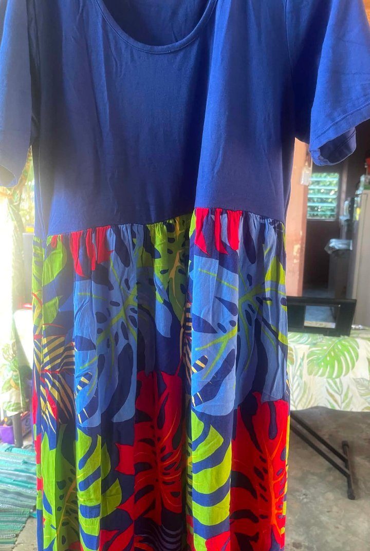 Robe longue colorée à motifs tropicaux photo 1