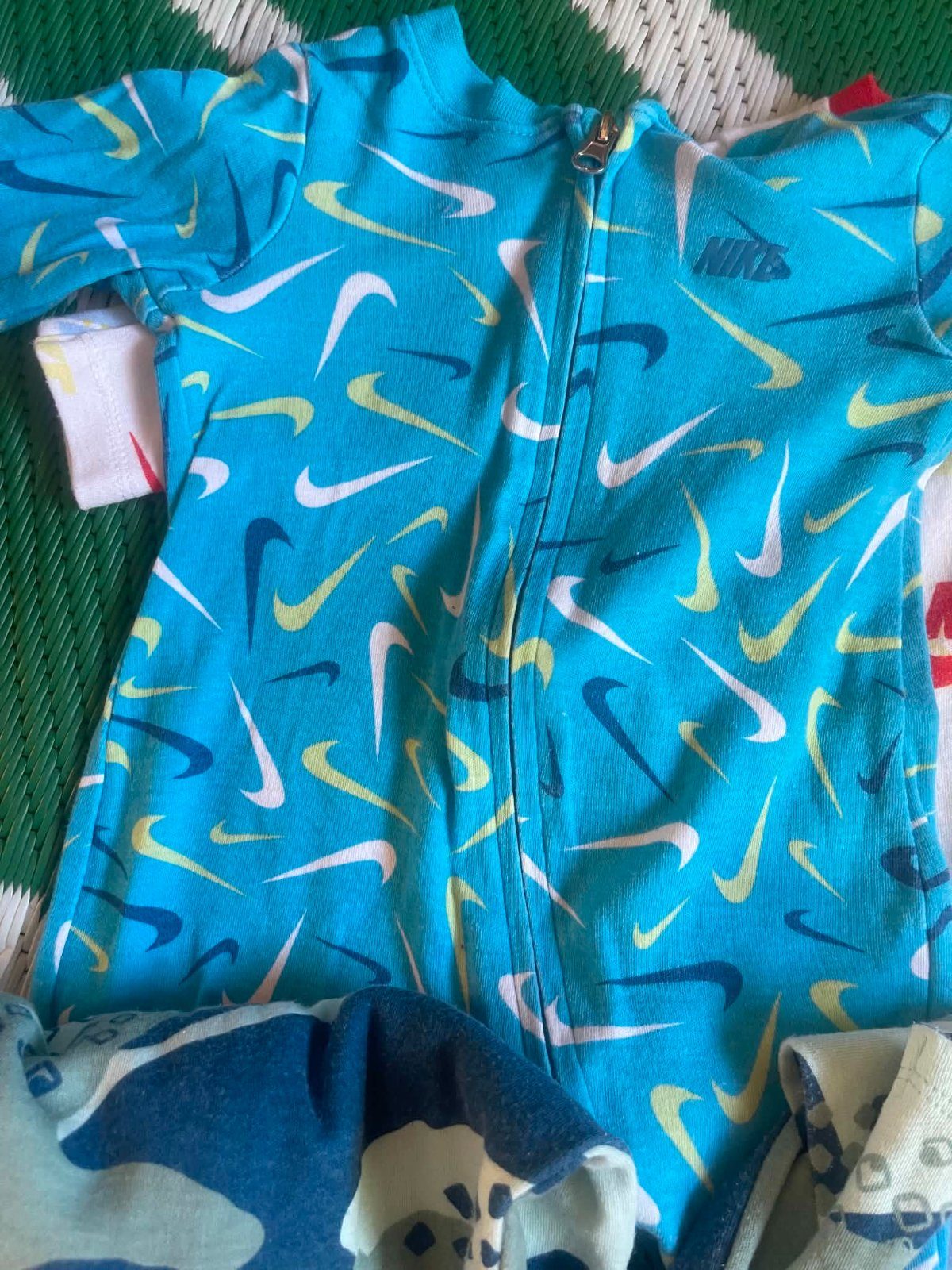 Combinaison bébé Nike motifs abstraits photo 2