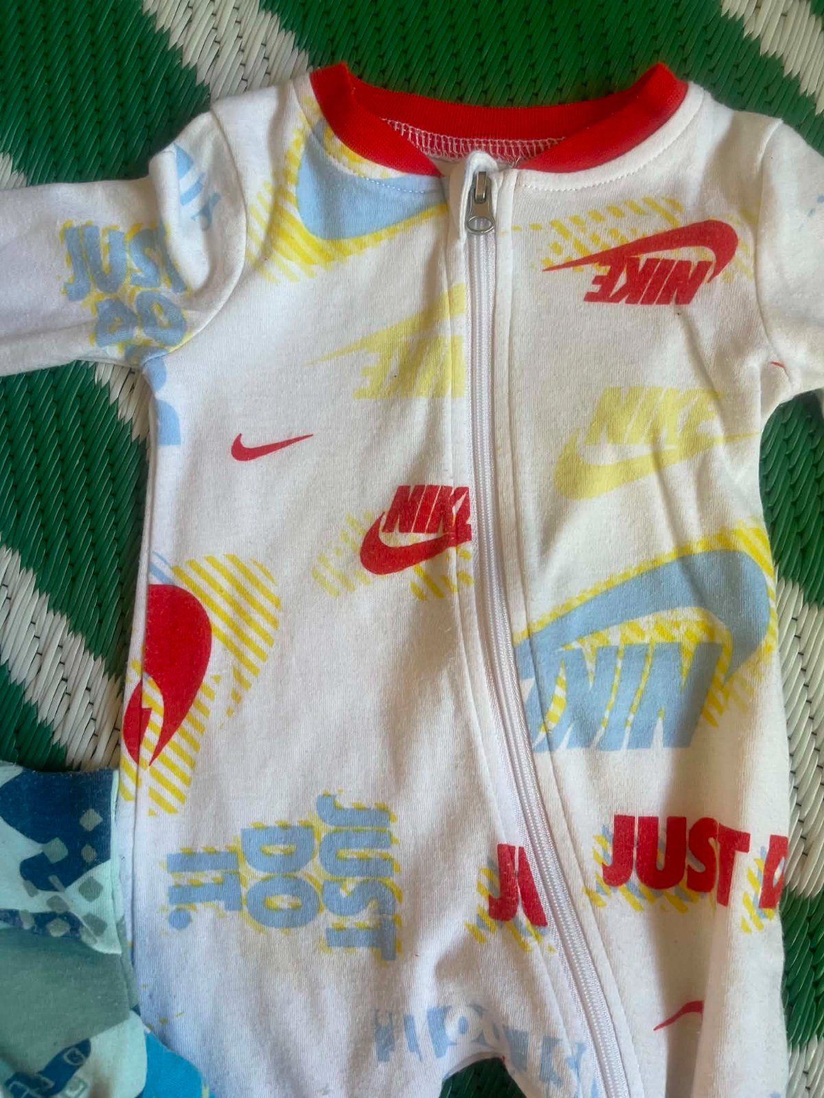 Combinaison bébé Nike motifs abstraits photo 3