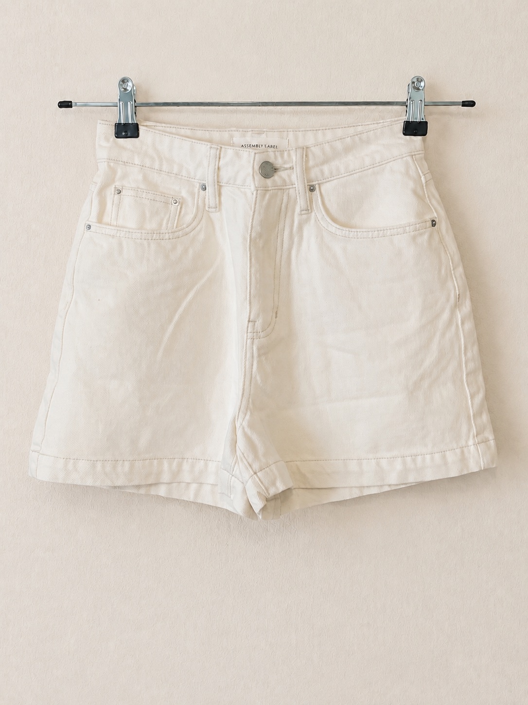 Short en jean écru/blanc cassé Assembly Label taille haute photo 1