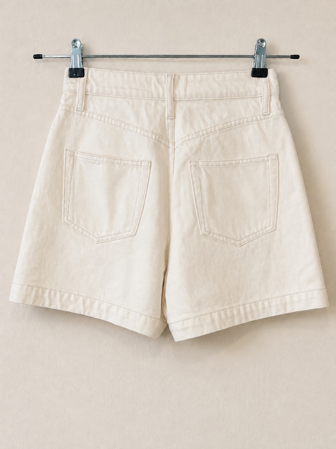 Short en jean écru/blanc cassé Assembly Label taille haute photo 2