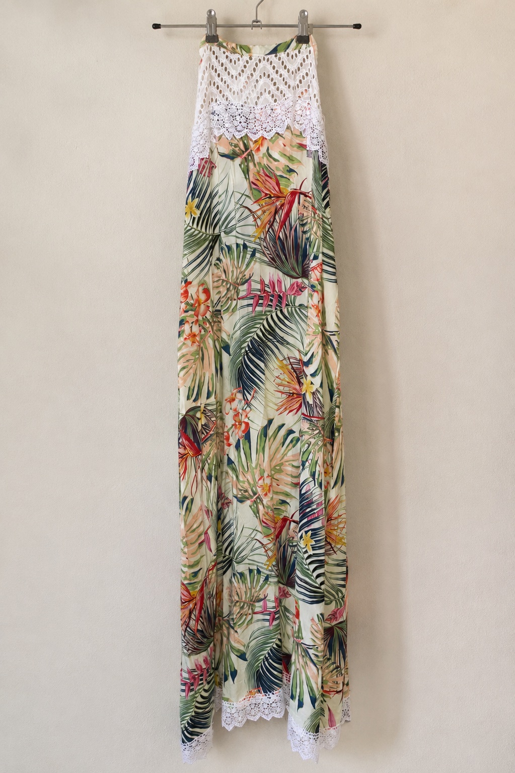 Robe longue à imprimé tropical et dentelle blanche photo 1