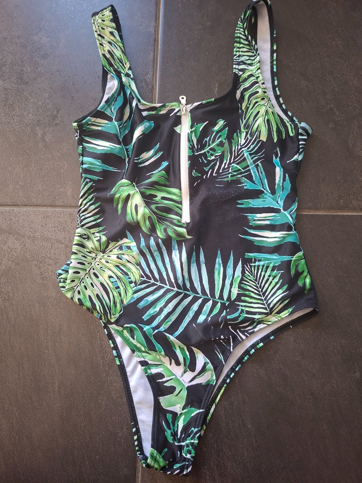 maillot une pièce imprimé fleur taille 11/12 ans  photo 1