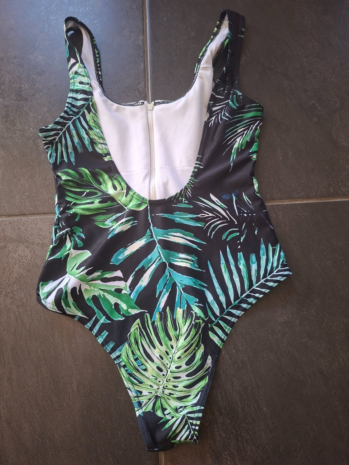 maillot une pièce imprimé fleur taille 11/12 ans  photo 2