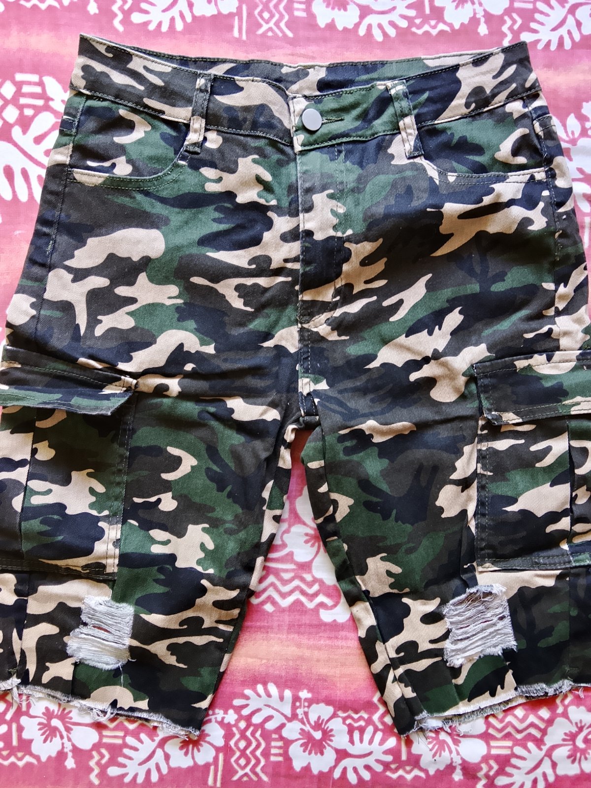 Short cargo camouflage déchiré photo 1