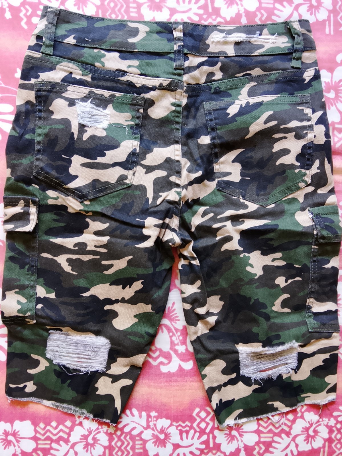 Short cargo camouflage déchiré photo 2