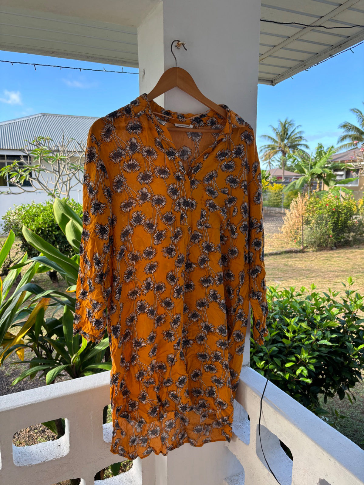 Robe chemise fleurie jaune moutarde photo 1