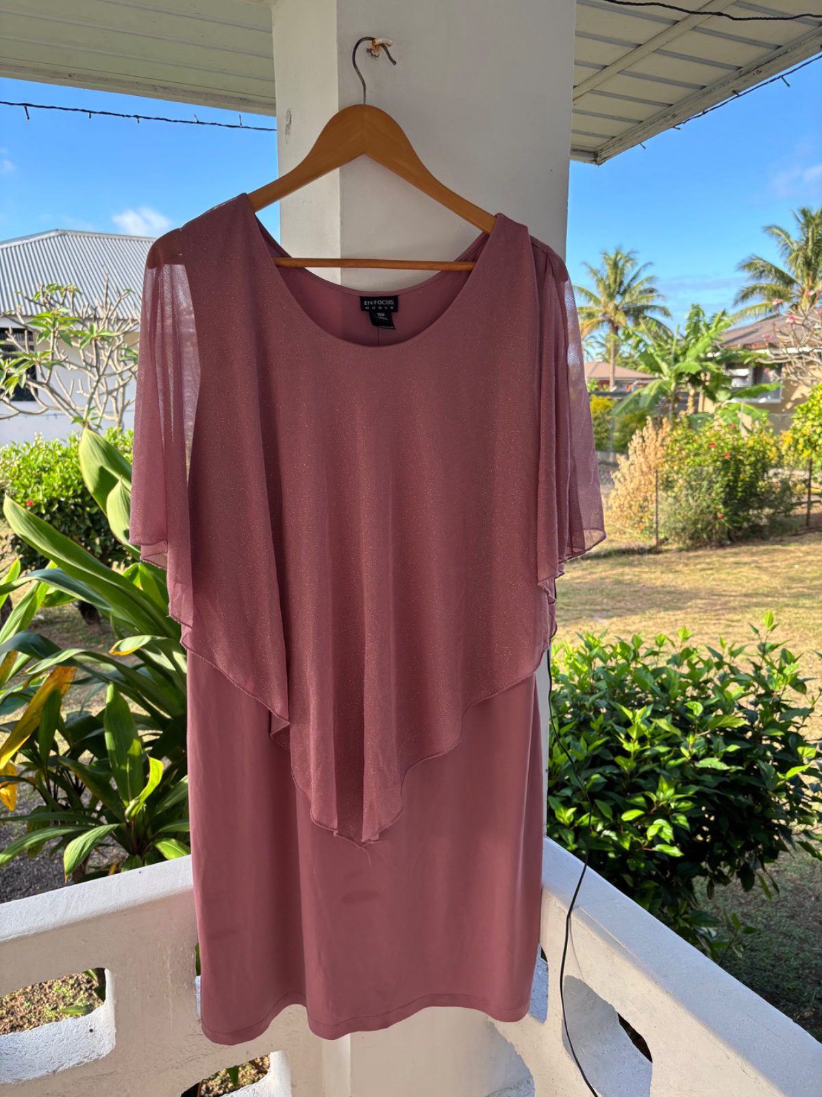 Robe chic rose poudré à volants scintillants photo 1