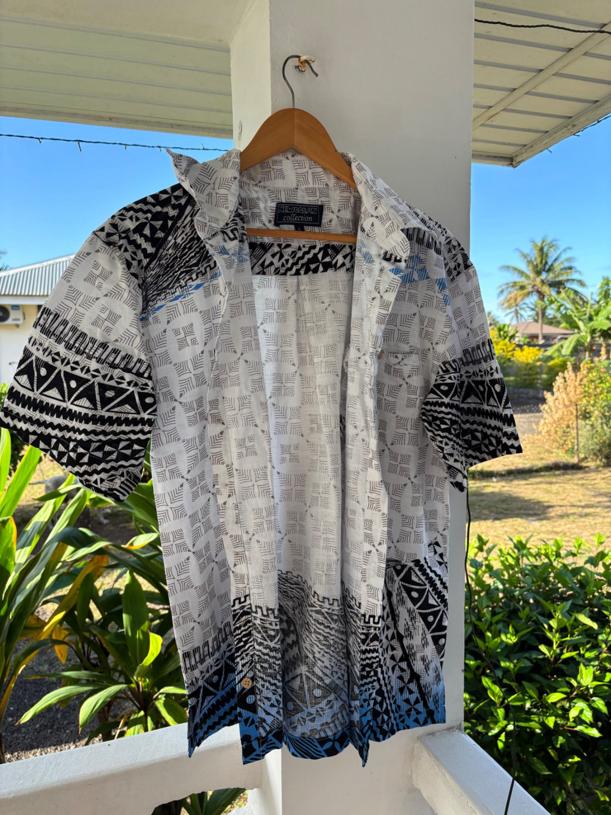 Chemise Homme motifs ethniques bleus et noirs photo 1