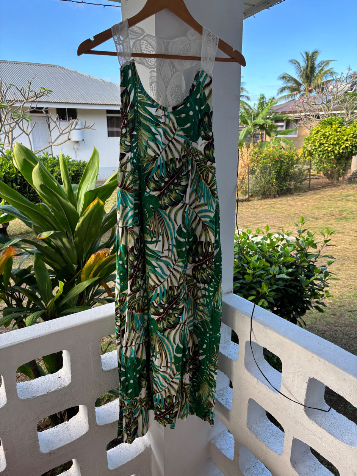 Robe longue tropicale dos dentelle photo 1