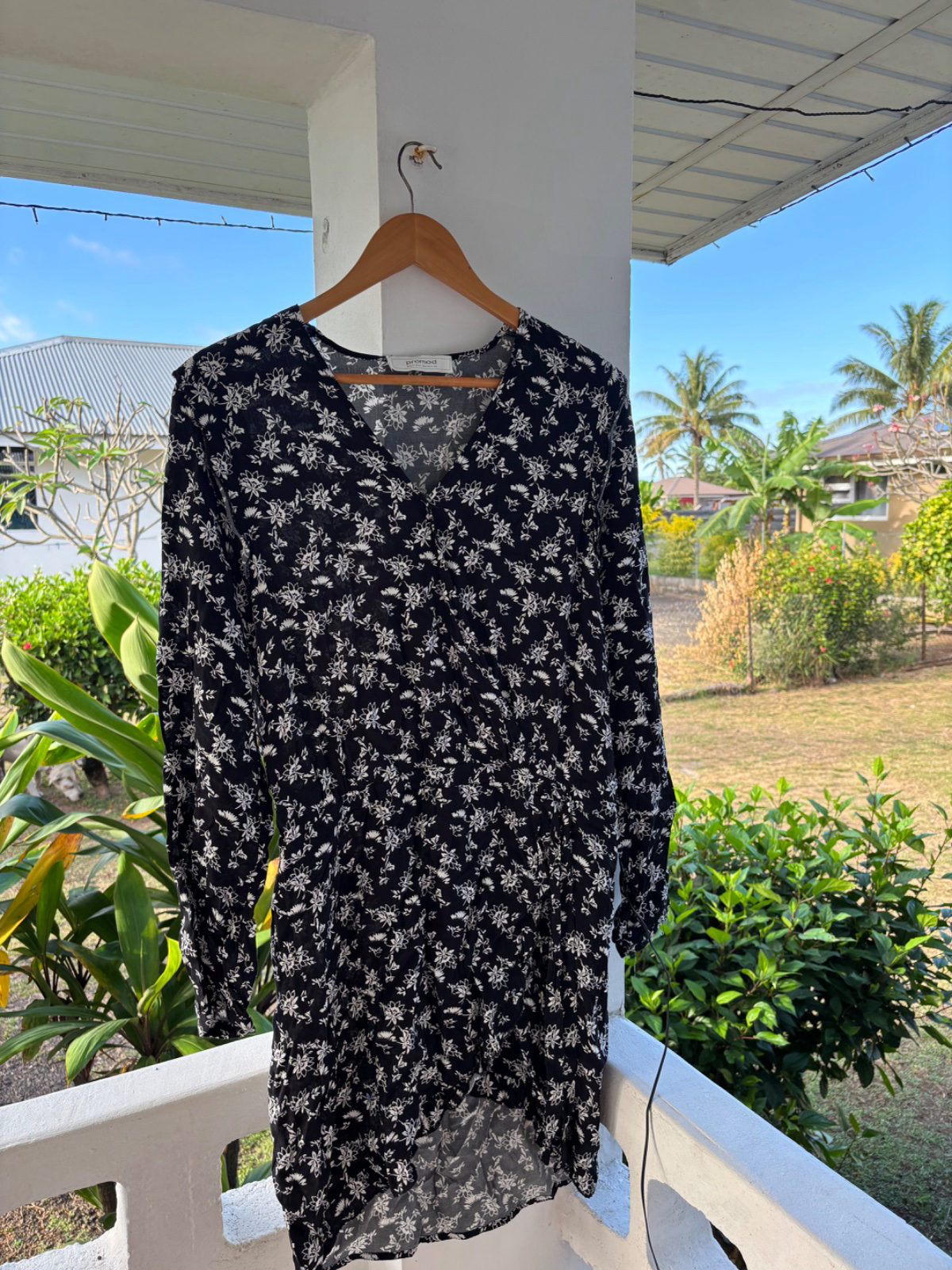 Robe longue fleurie noire et blanche photo 1