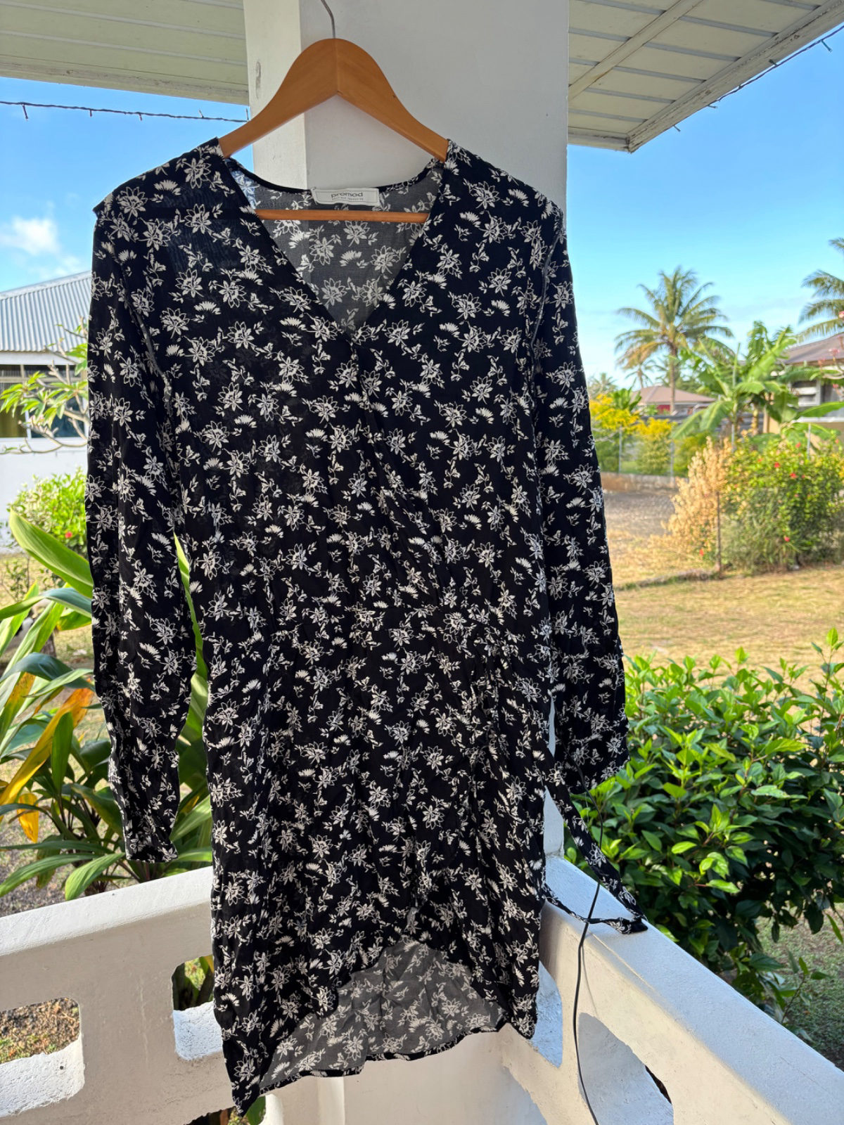 Robe longue fleurie noire et blanche photo 2