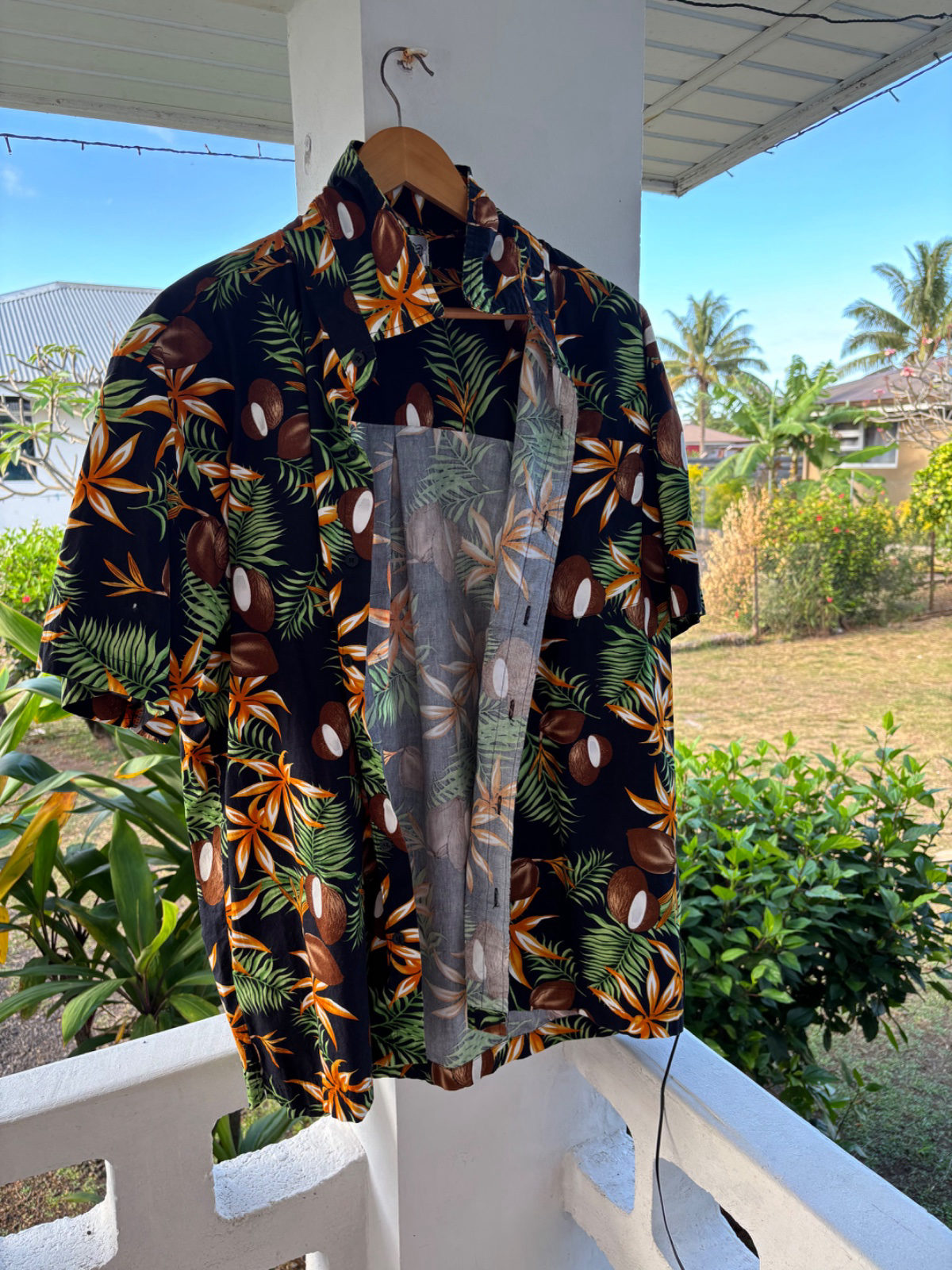 Chemise taaroa motifs noix de coco et feuillages photo 1