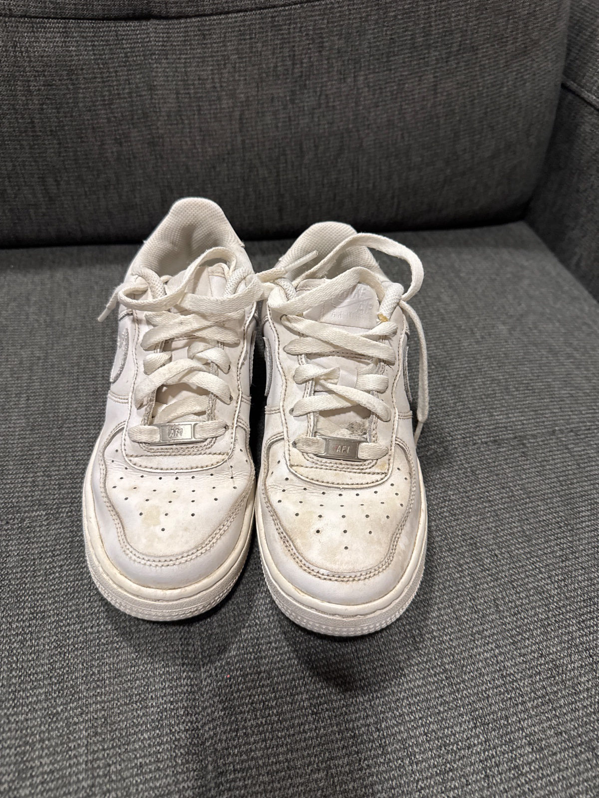 Baskets Nike Air Force 1 blanches intemporelles photo 2