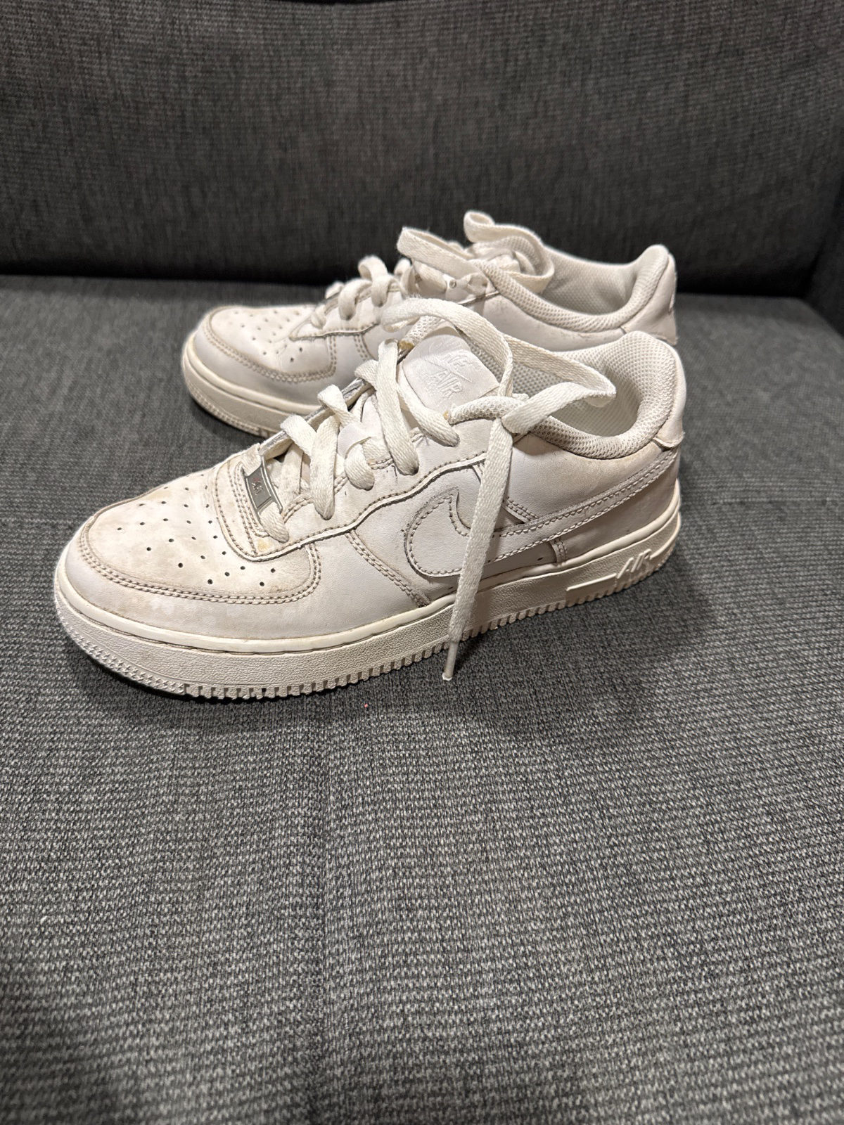 Baskets Nike Air Force 1 blanches intemporelles photo 3
