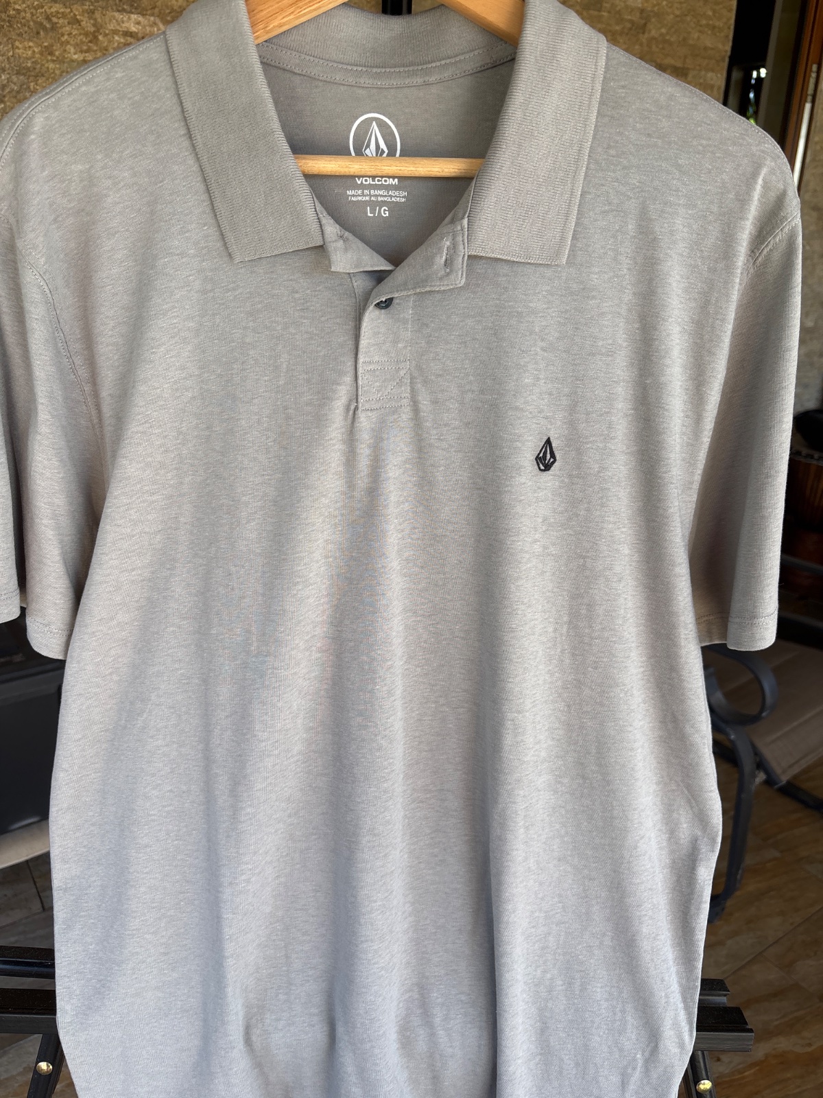 Polo Volcom gris clair, style décontracté photo 1