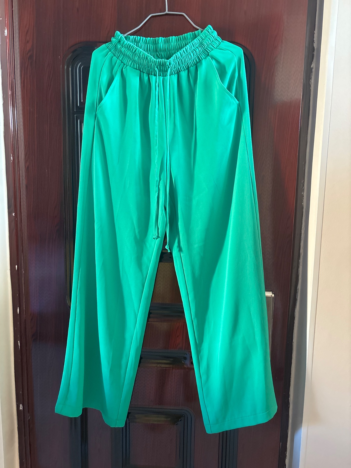 Pantalon fluide vert émeraude, taille smockée photo 1