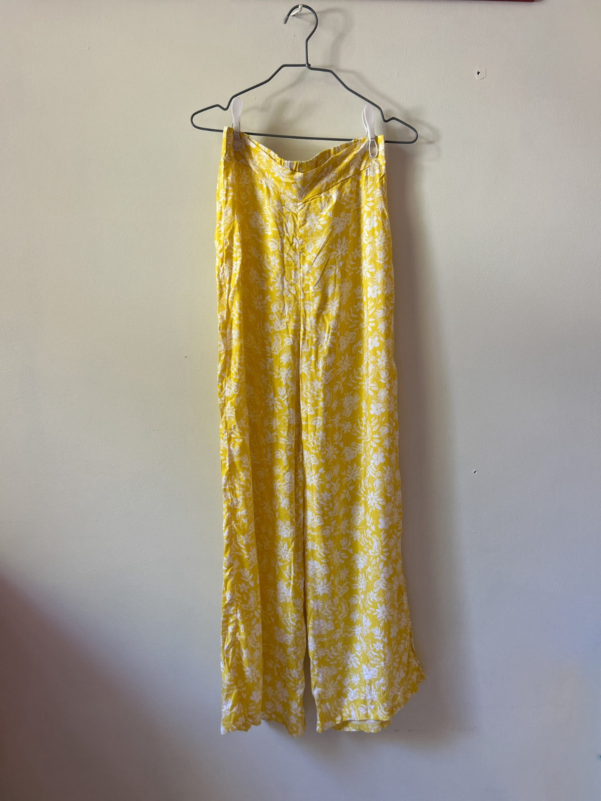 Pantalon jaune à fleurs  photo 1