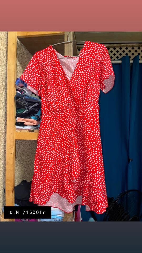 Robe portefeuille rouge à pois blancs photo 1