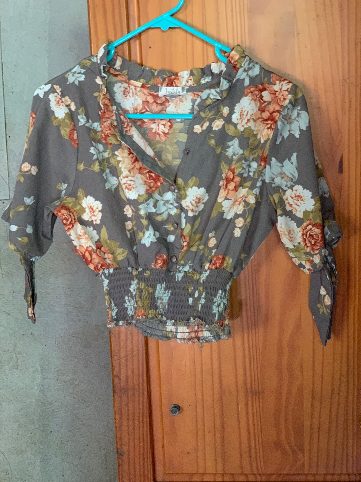 Top gris, fleuris  photo 1