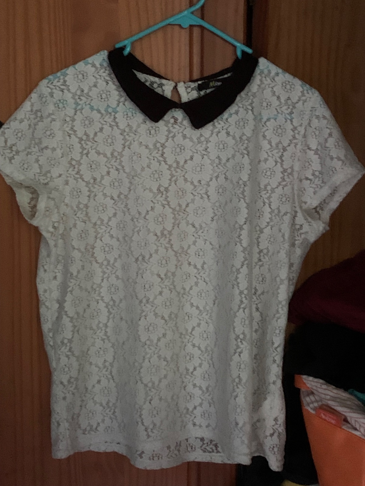 Top en dentelle blanche col Claudine noir photo 1