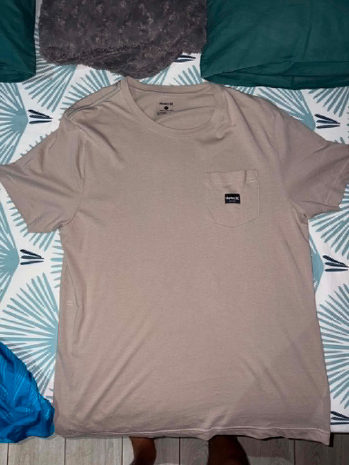 T-shirt Hurley beige à poche photo 1