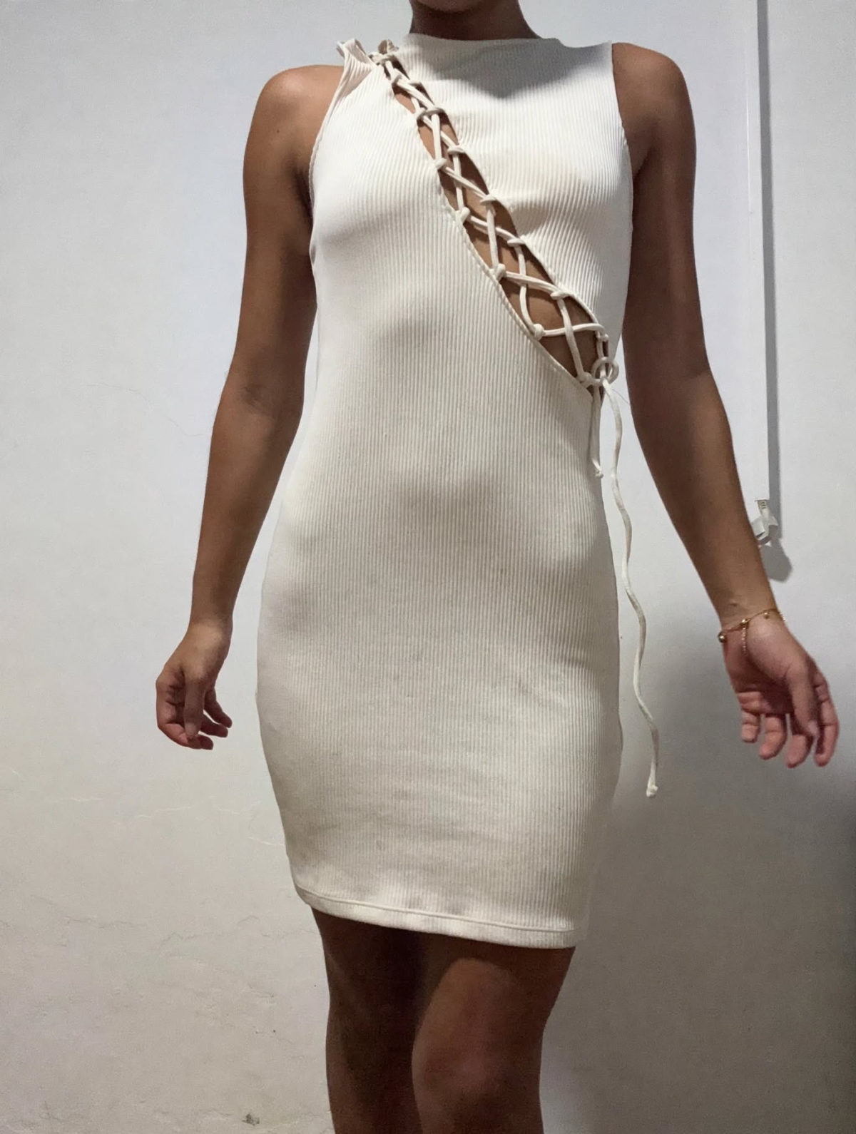 Robe côtelée crème à laçage audacieux photo 1