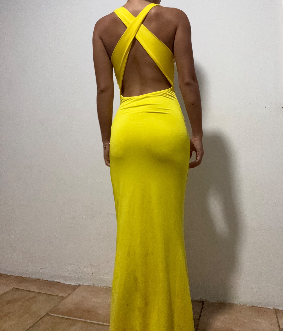 Robe longue jaune drapée élégante photo 2