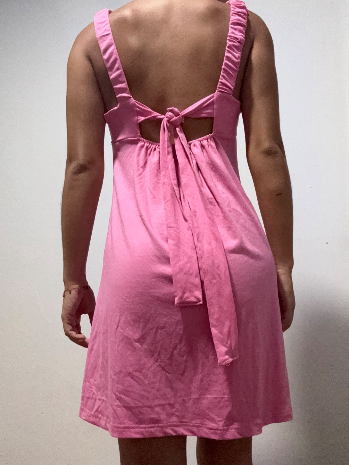 Robe d'été rose bonbon à fines bretelles photo 2