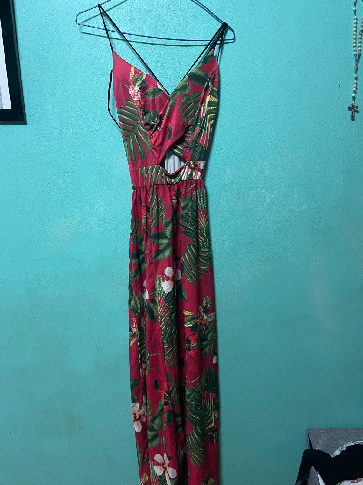 Longue robe rouge fleuris photo 1
