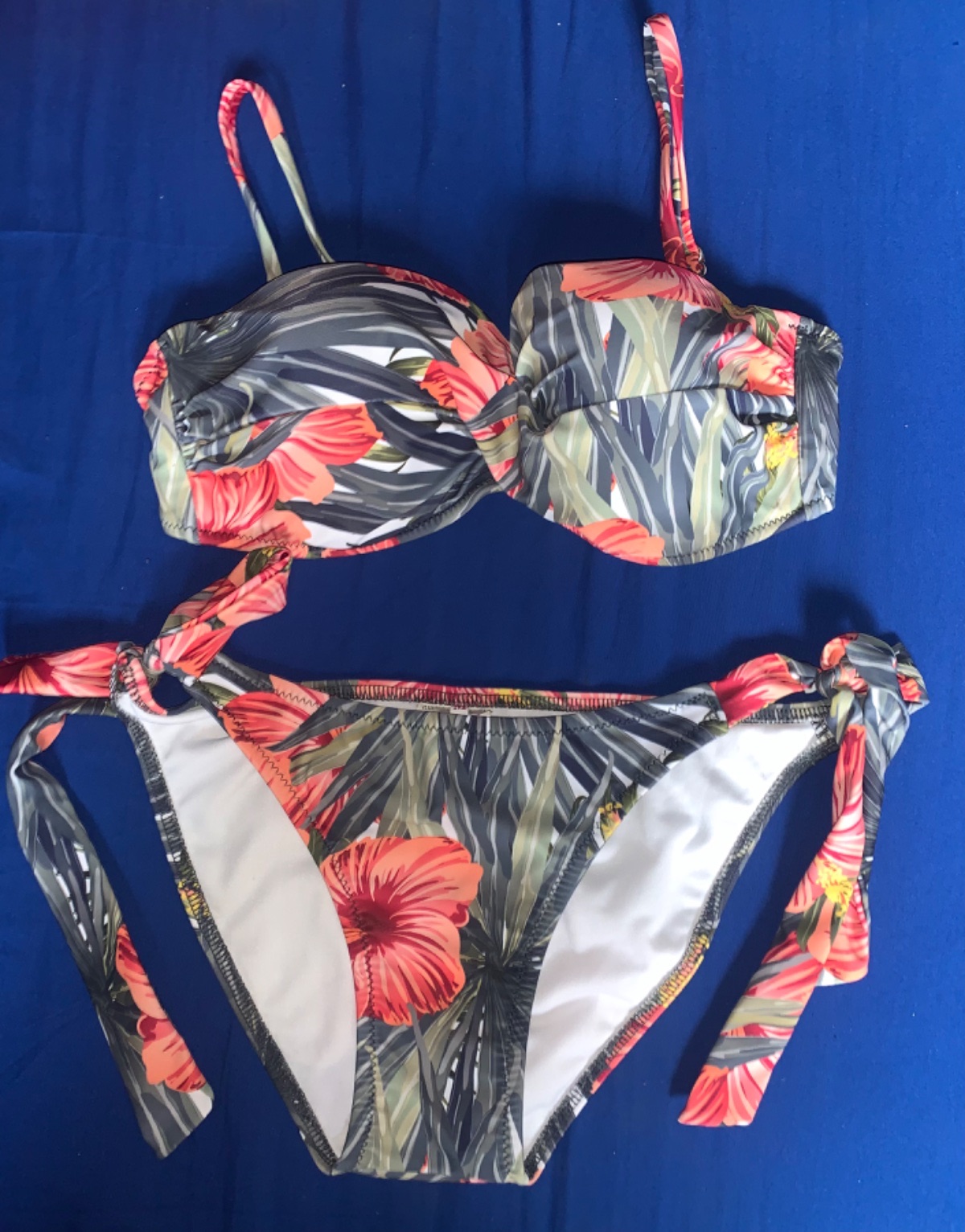 Maillot de bain fleuri tropical photo 1