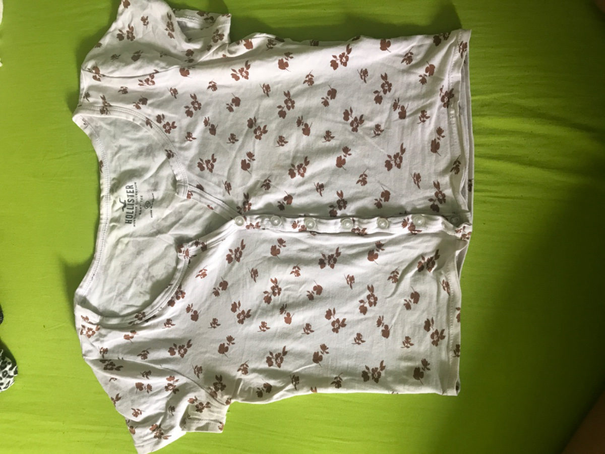Haut Hollister photo 1