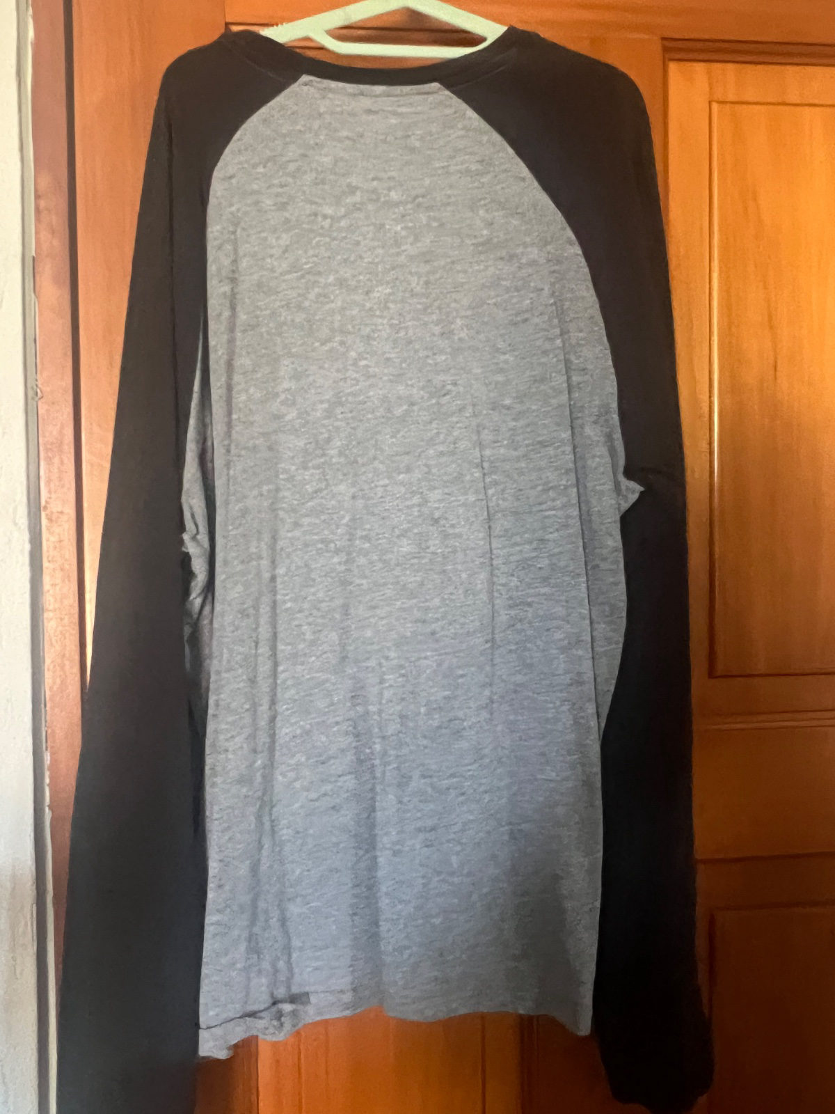 T-shirt bicolore manches longues gris et noir photo 2