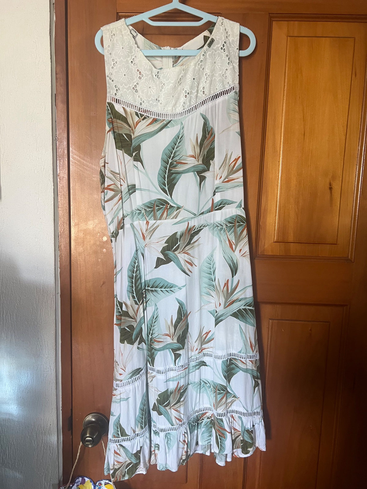 Robe longue tropicale avec empiècement dentelle photo 1