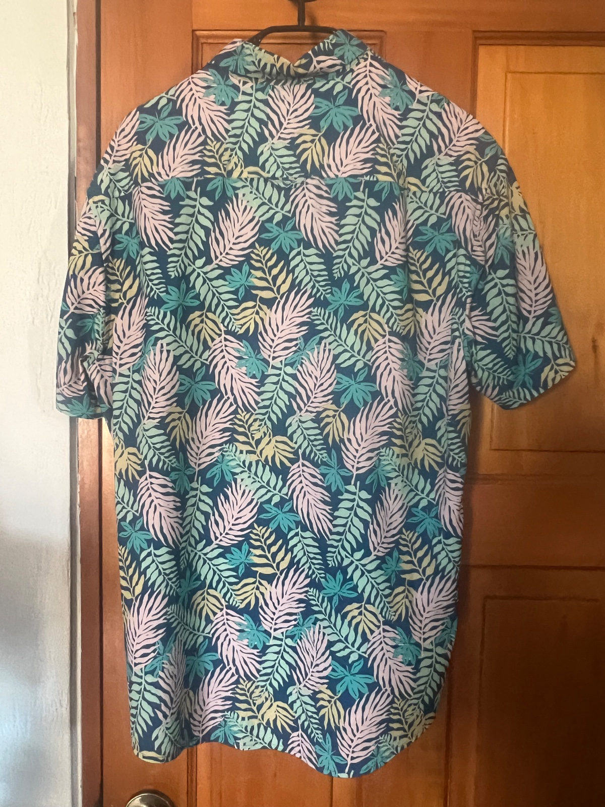 Chemise tropicale feuillage coloré photo 2