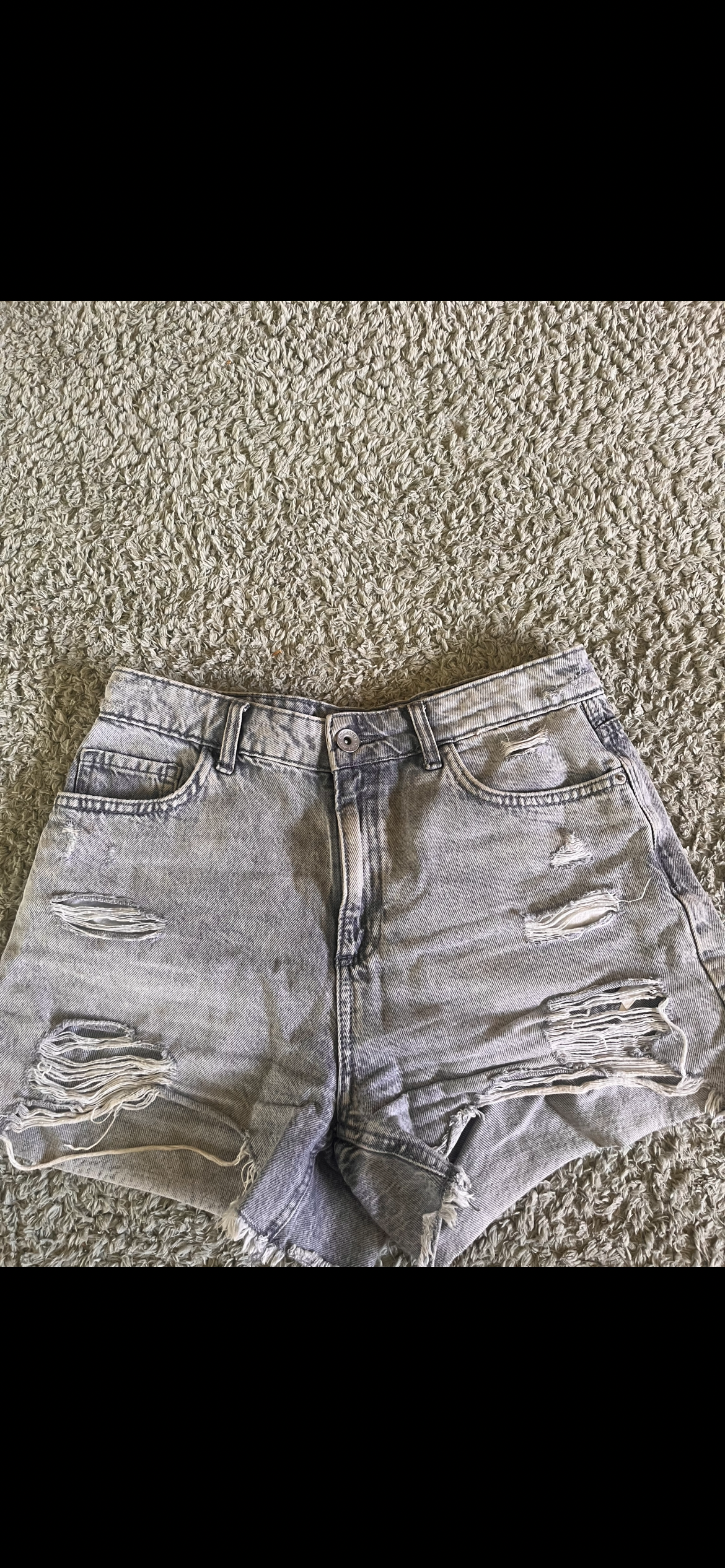 Short en jeans gris à troues  photo 1