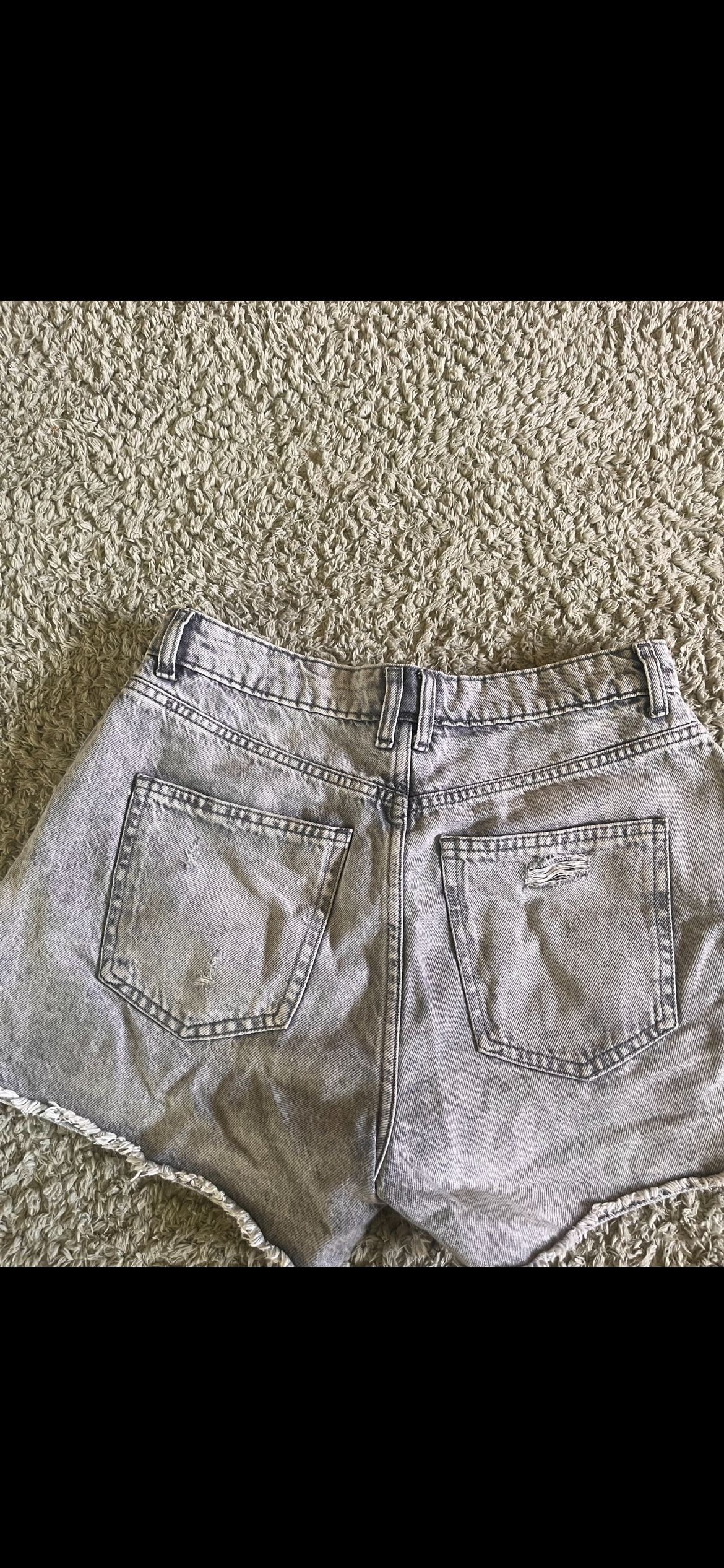 Short en jeans gris à troues  photo 2